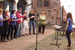 Der "Gospelchor" singt.